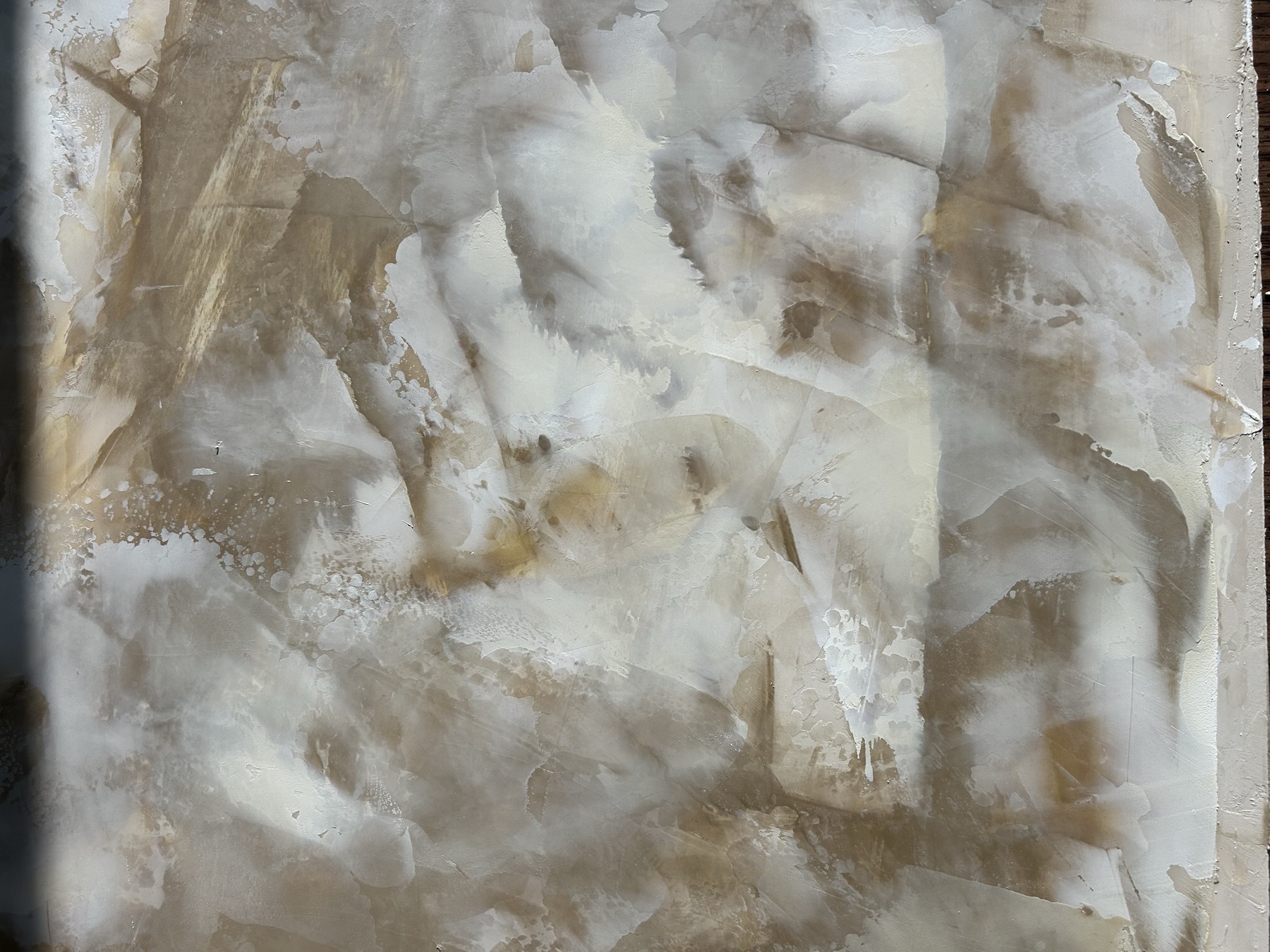 Neutral Veneziano plaster sample with layered stone-like movement